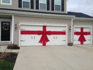 garage door holiday decorations